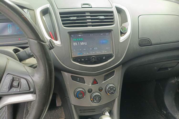 Used Chevrolet Trax 2014 1.4T Automatic Two-Wheel Drive Luxury Model Audio And AC Panel