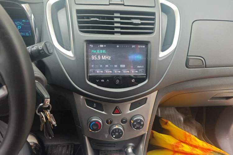 Used Chevrolet Trax 2014 1.4T Automatic Two-Wheel Drive Luxury Model Audio And AC Panel