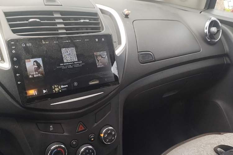 Used Chevrolet Trax 2014 1.4T Automatic Two-Wheel Drive Comfort Version Audio And AC Panel