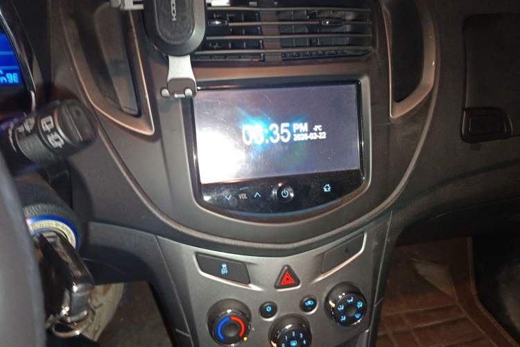 Used Chevrolet Trax 2014 1.4T Automatic Two-Wheel Drive Luxury Model Audio And AC Panel
