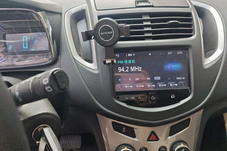 Used Chevrolet Trax 2014 1.4T Automatic Two-Wheel Drive Luxury Model Audio And AC Panel