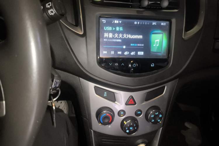 Used Chevrolet Trax 2014 1.4T Automatic Two-Wheel Drive Luxury Model Audio And AC Panel