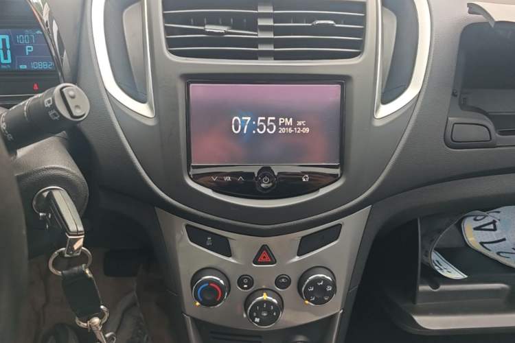 Used Chevrolet Trax 2014 1.4T Automatic Two-Wheel Drive Luxury Model Audio And AC Panel