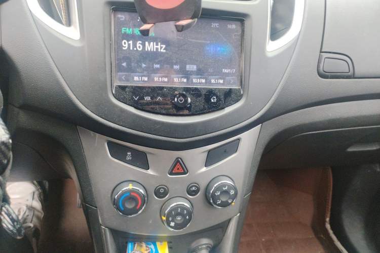 Used Chevrolet Trax 2014 1.4T Automatic Two-Wheel Drive Luxury Model Audio And AC Panel