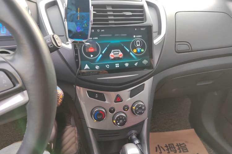 Used Chevrolet Trax 2014 1.4T Automatic Two-Wheel Drive Luxury Model Audio And AC Panel