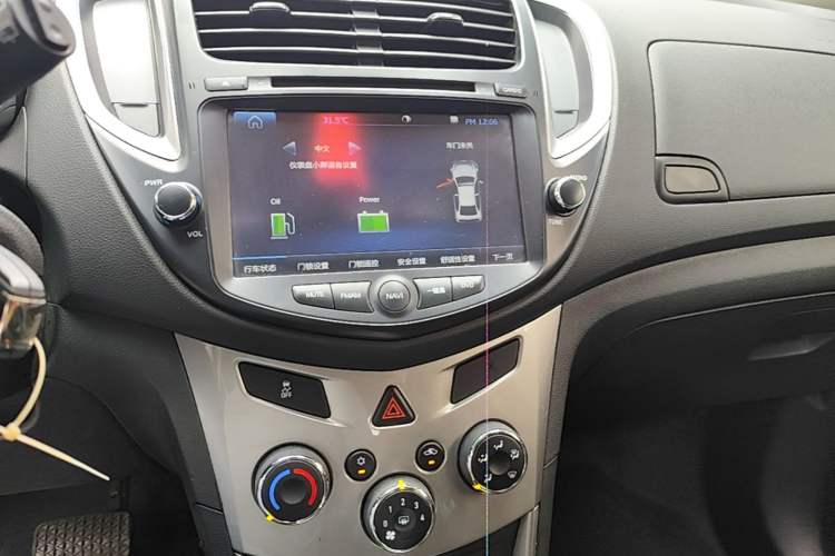 Used Chevrolet Trax 2014 1.4T Automatic Two-Wheel Drive Luxury Model Audio And AC Panel