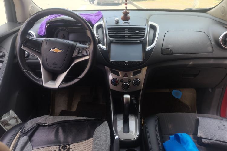 Used Chevrolet Trax 2014 1.4T Automatic Two-Wheel Drive Luxury Model Center Console