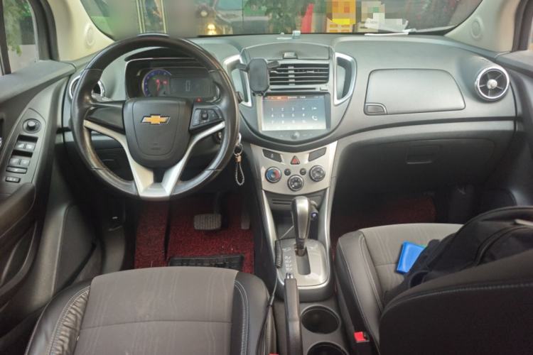 Used Chevrolet Trax 2014 1.4T Automatic Two-Wheel Drive Luxury Model Center Console