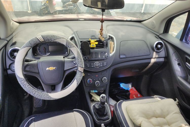Used Chevrolet Trax 2014 1.4T Manual Two-Wheel Drive Comfort Model Center Console