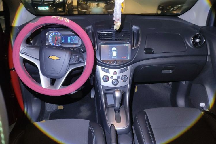 Used Chevrolet Trax 2014 1.4T Automatic Two-Wheel Drive Luxury Model Center Console