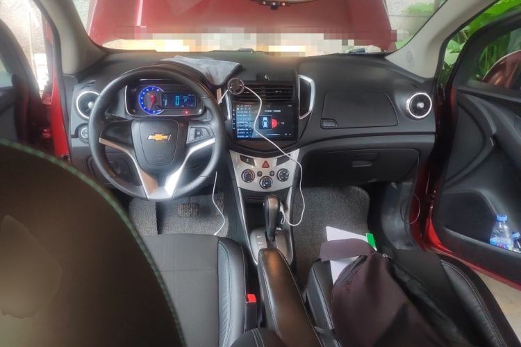 Used Chevrolet Trax 2014 1.4T Automatic Two-Wheel Drive Luxury Model Center Console