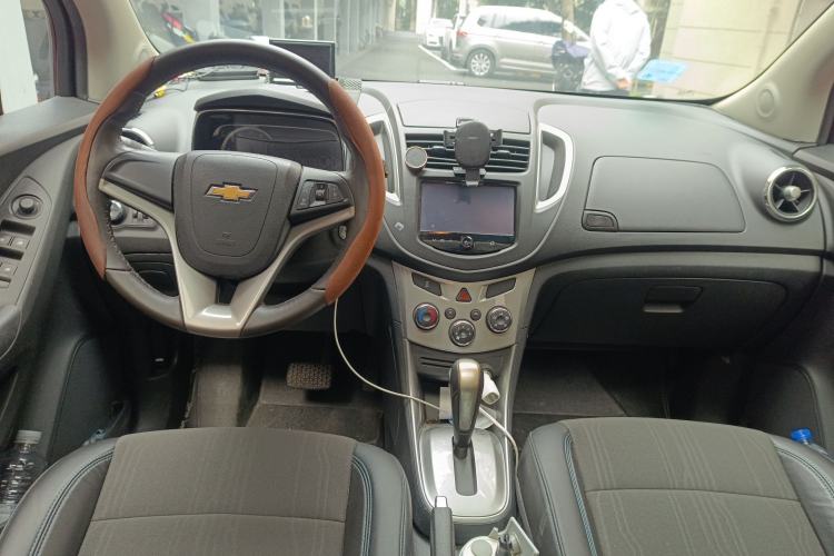 Used Chevrolet Trax 2014 1.4T Automatic Two-Wheel Drive Luxury Model Center Console