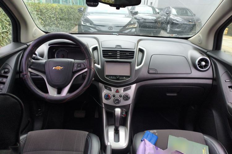 Used Chevrolet Trax 2014 1.4T Automatic Two-Wheel Drive Luxury Model Center Console