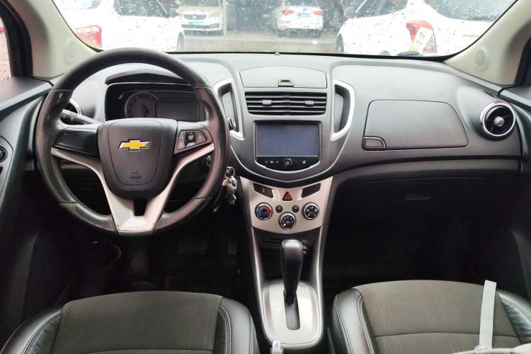 Used Chevrolet Trax 2014 1.4T Automatic Two-Wheel Drive Luxury Model Center Console