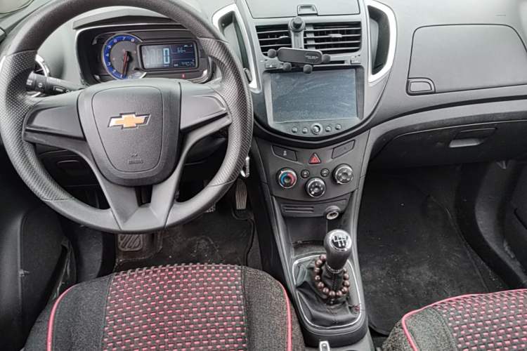 Used Chevrolet Trax 2014 1.4T Manual Two-Wheel Drive Comfort Model Center Console