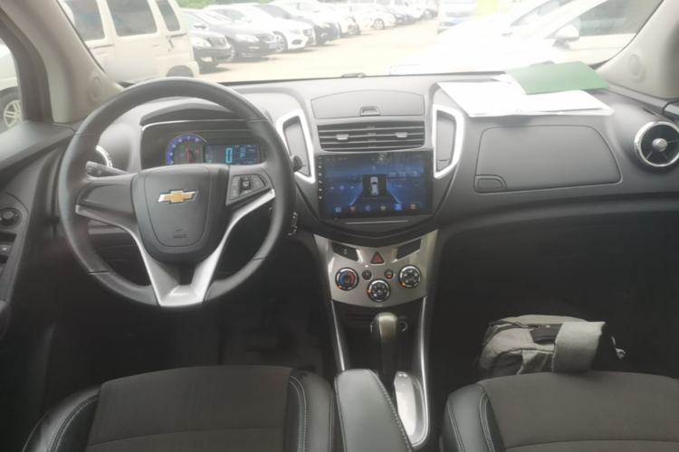 Used Chevrolet Trax 2014 1.4T Automatic Two-Wheel Drive Luxury Model Center Console
