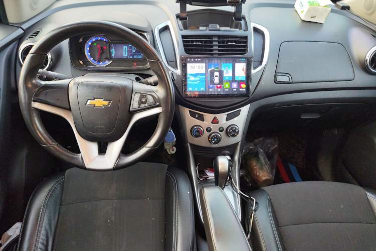 Used Chevrolet Trax 2014 1.4T Automatic Two-Wheel Drive Luxury Model Center Console