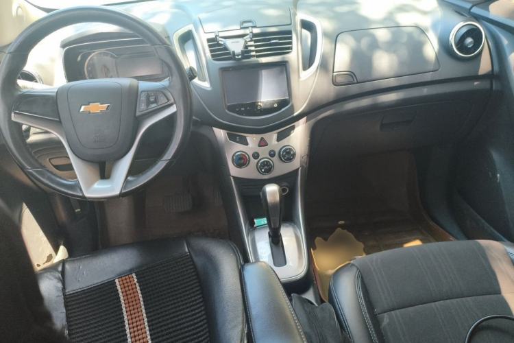 Used Chevrolet Trax 2014 1.4T Automatic Two-Wheel Drive Luxury Model Center Console