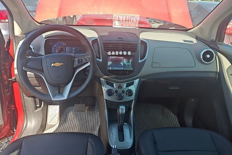 Used Chevrolet Trax 2014 1.4T Automatic Two-Wheel Drive Luxury Model Center Console