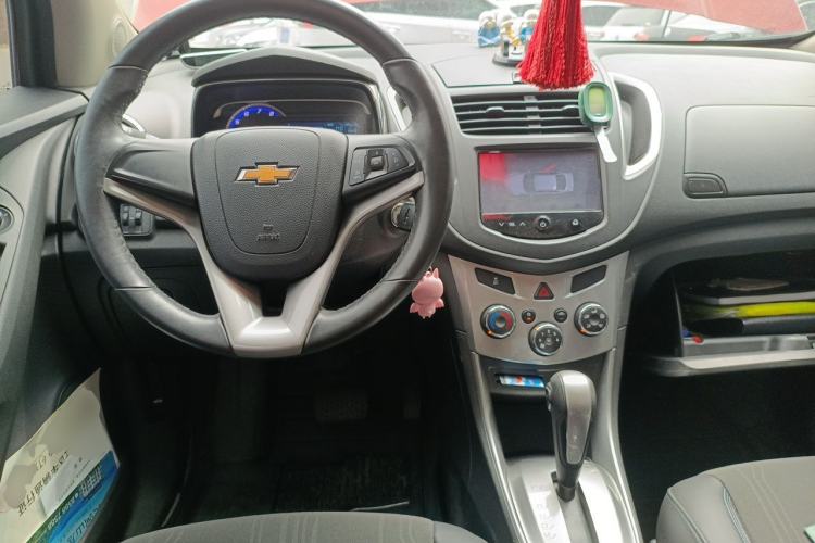 Used Chevrolet Trax 2014 1.4T Automatic Two-Wheel Drive Luxury Model Center Console
