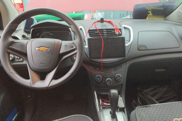 Used Chevrolet Trax 2014 1.4T Automatic Two-Wheel Drive Comfort Version Center Console