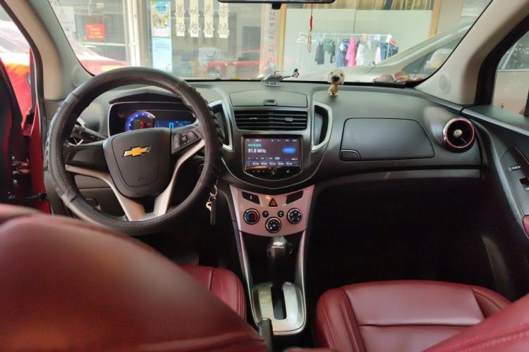 Used Chevrolet Trax 2014 1.4T Automatic Two-Wheel Drive Luxury Model Center Console