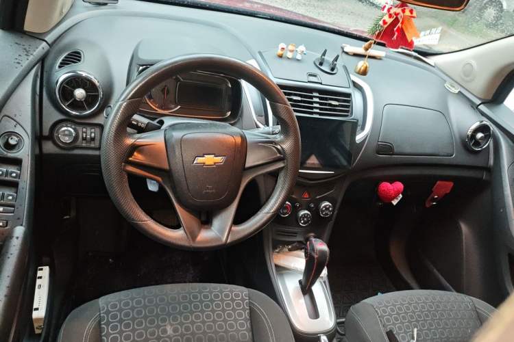 Used Chevrolet Trax 2014 1.4T Automatic Two-Wheel Drive Comfort Version Center Console