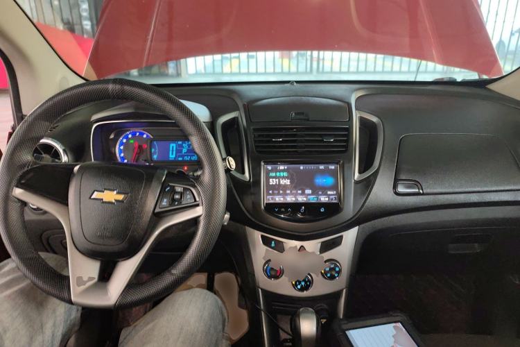 Used Chevrolet Trax 2014 1.4T Automatic Two-Wheel Drive Luxury Model Center Console