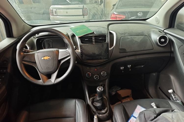 Used Chevrolet Trax 2014 1.4T Manual Two-Wheel Drive Comfort Model Center Console