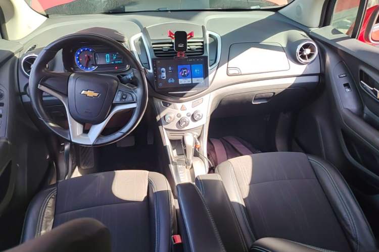 Used Chevrolet Trax 2014 1.4T Automatic Two-Wheel Drive Luxury Model Center Console