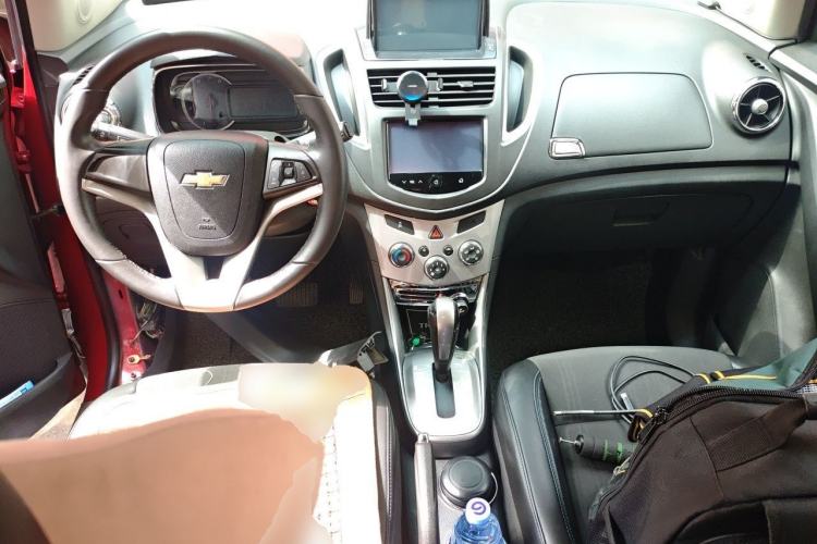 Used Chevrolet Trax 2014 1.4T Automatic Two-Wheel Drive Luxury Model Center Console