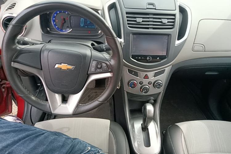 Used Chevrolet Trax 2014 1.4T Automatic Two-Wheel Drive Luxury Model Center Console