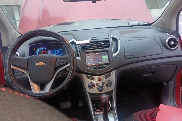 Used Chevrolet Trax 2014 1.4T Automatic Two-Wheel Drive Luxury Model Center Console