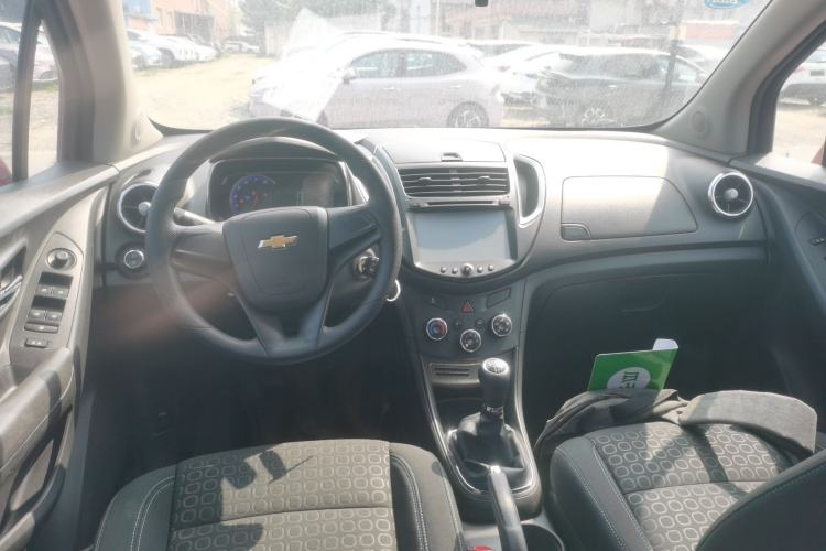 Used Chevrolet Trax 2014 1.4T Manual Two-Wheel Drive Comfort Model Center Console