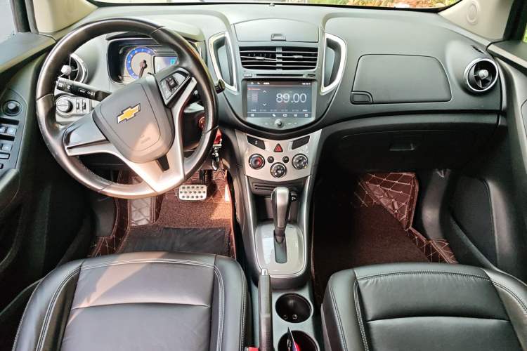 Used Chevrolet Trax 2014 1.4T Transformers Limited Edition Center Console