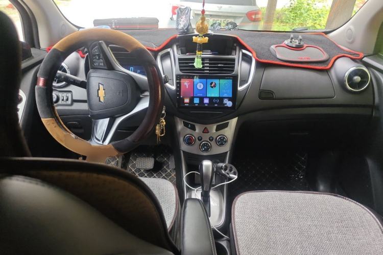 Used Chevrolet Trax 2014 1.4T Automatic Two-Wheel Drive Luxury Model Center Console