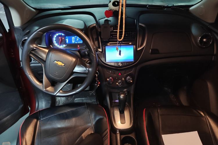 Used Chevrolet Trax 2014 1.4T Automatic Two-Wheel Drive Comfort Version Center Console