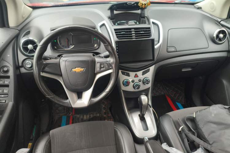 Used Chevrolet Trax 2014 1.4T Automatic Two-Wheel Drive Luxury Model Center Console