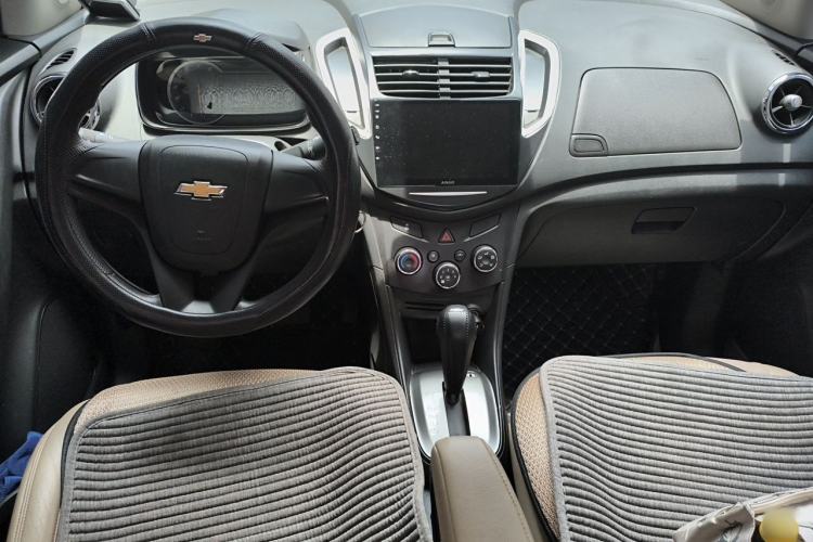 Used Chevrolet Trax 2014 1.4T Automatic Two-Wheel Drive Comfort Version Center Console