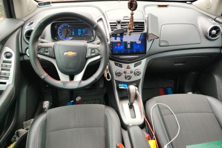 Used Chevrolet Trax 2014 1.4T Automatic Two-Wheel Drive Luxury Model Center Console