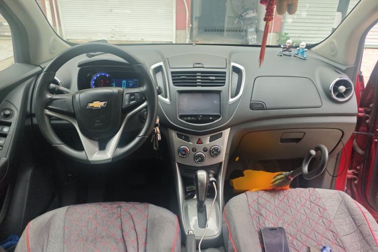Used Chevrolet Trax 2014 1.4T Automatic Two-Wheel Drive Luxury Model Center Console