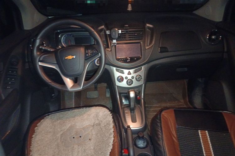 Used Chevrolet Trax 2014 1.4T Automatic Two-Wheel Drive Luxury Model Center Console