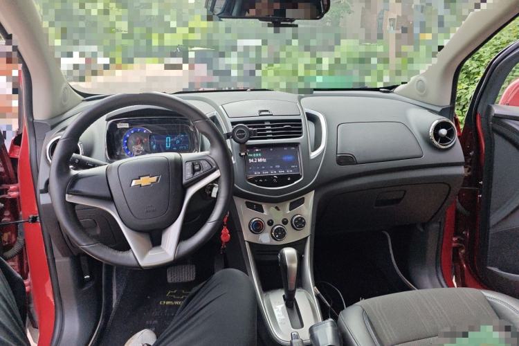 Used Chevrolet Trax 2014 1.4T Automatic Two-Wheel Drive Luxury Model Center Console