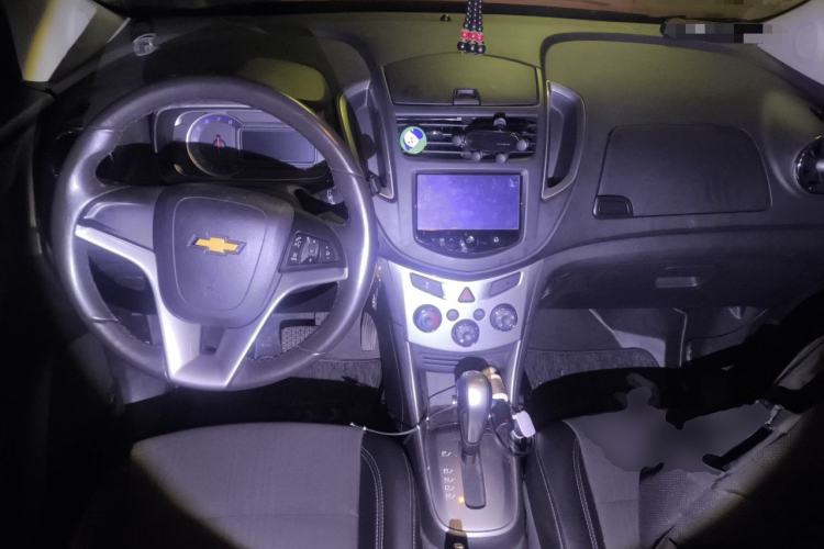 Used Chevrolet Trax 2014 1.4T Automatic Two-Wheel Drive Luxury Model Center Console