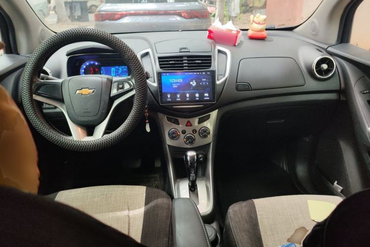 Used Chevrolet Trax 2014 1.4T Automatic Two-Wheel Drive Luxury Model Center Console