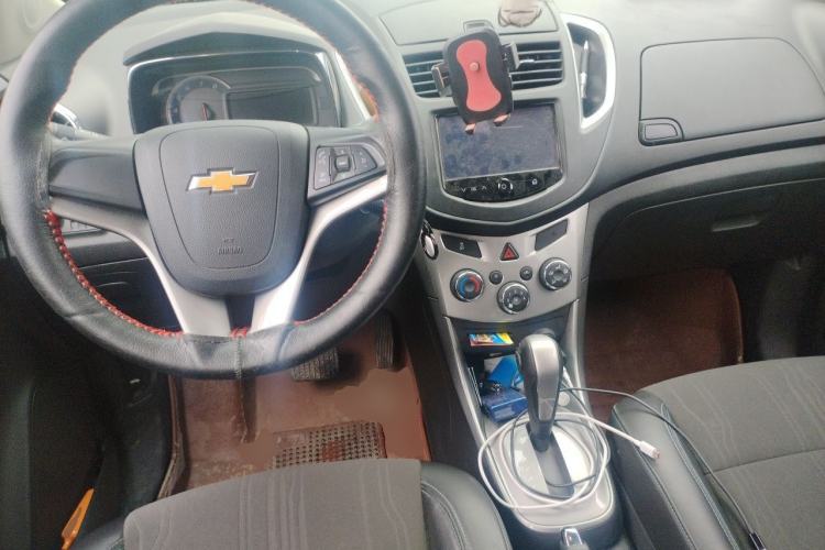 Used Chevrolet Trax 2014 1.4T Automatic Two-Wheel Drive Luxury Model Center Console