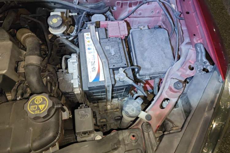 Used Chevrolet Trax 2014 1.4T Automatic Two-Wheel Drive Comfort Version Engine Bay Left