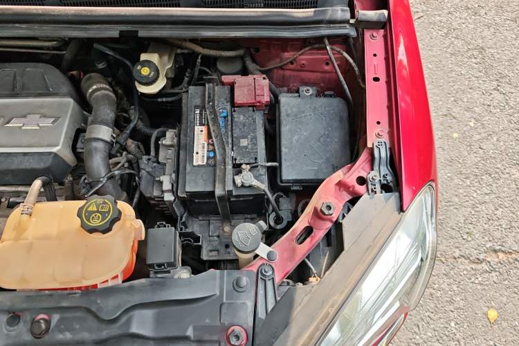 Used Chevrolet Trax 2014 1.4T Transformers Limited Edition Engine Bay Left
