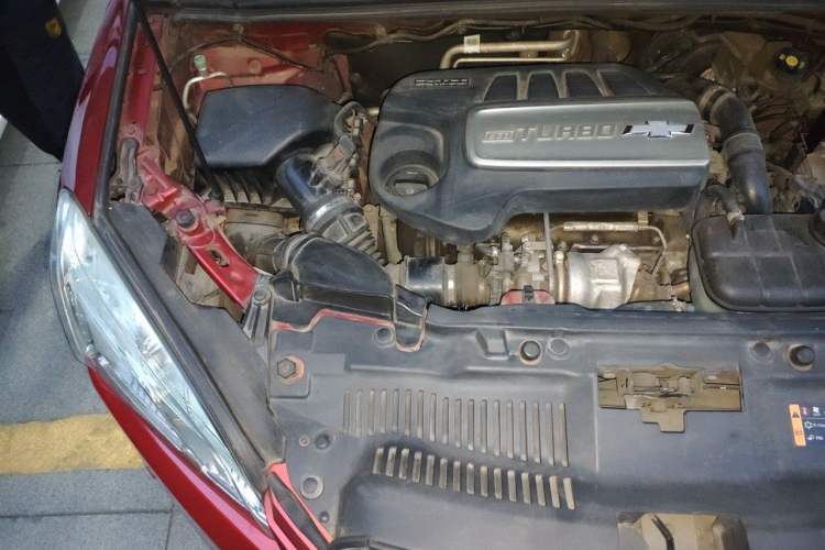 Used Chevrolet Trax 2014 1.4T Automatic Two-Wheel Drive Comfort Version Engine Bay Right