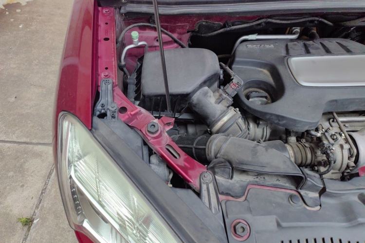 Used Chevrolet Trax 2014 1.4T Automatic All-Wheel Drive Flagship Version Engine Bay Right